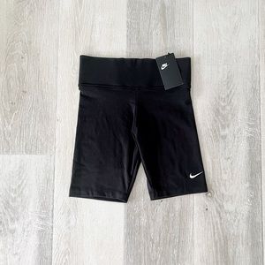NIKE Womens Biker Shorts NWT size S